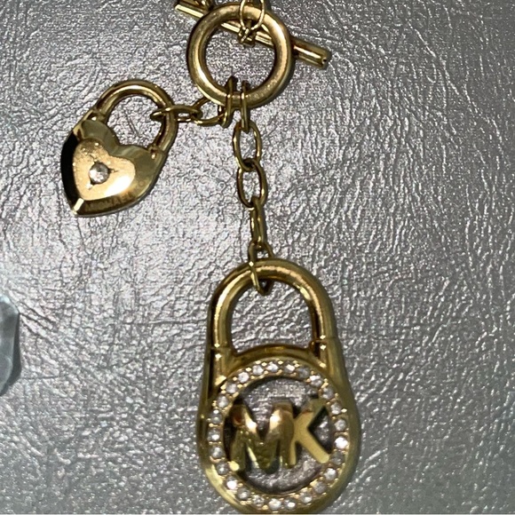 ‼️SALE‼️NEW!!🤍💎MICHEAL KORS  EARRING & NECKLACE SET!! - Picture 4 of 6
